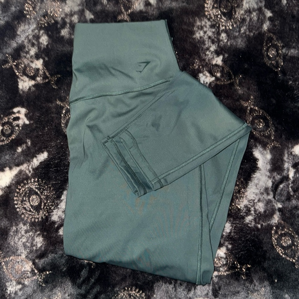 Gym shark leggings